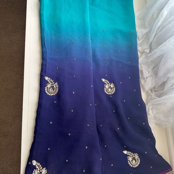 Georgette hand embroidered saree with blouse size 34-38 - Picture 7 of 7